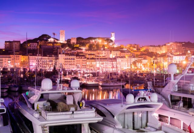 Private chauffeur near the port of Cannes as an alternative to Uber
