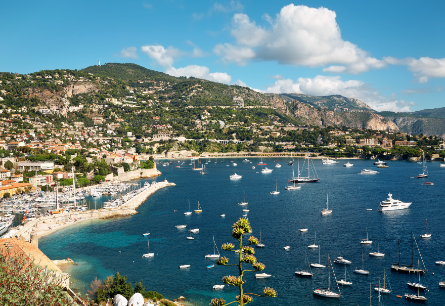 Road from central Nice to Nice Côte d'Azur Airport