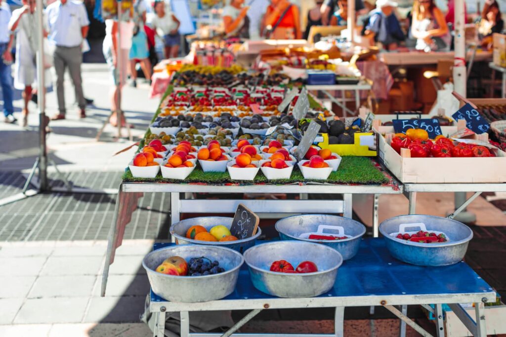 Gambetta, Saleya’s evening craft markets in summer