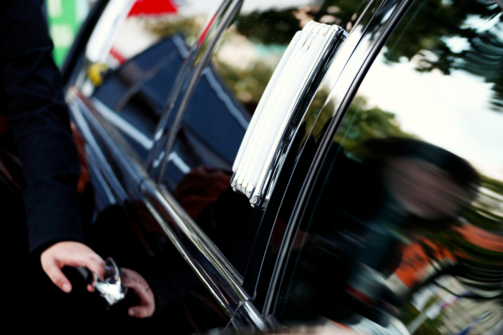 Can a Chauffeur Help With Restaurant Reservations and Recommendations?
