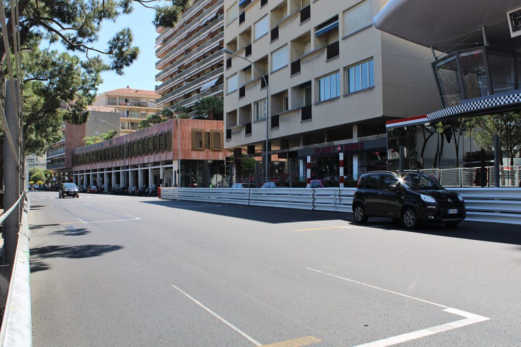 Start and finish straight for fans visiting the Monaco Grand Prix from Nice